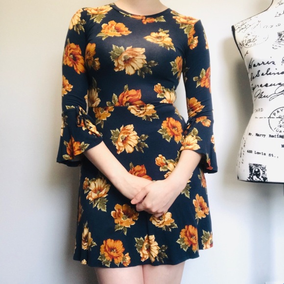 Forever 21 Floral Trumpet Sleeve Skater Dress - Picture 3 of 6